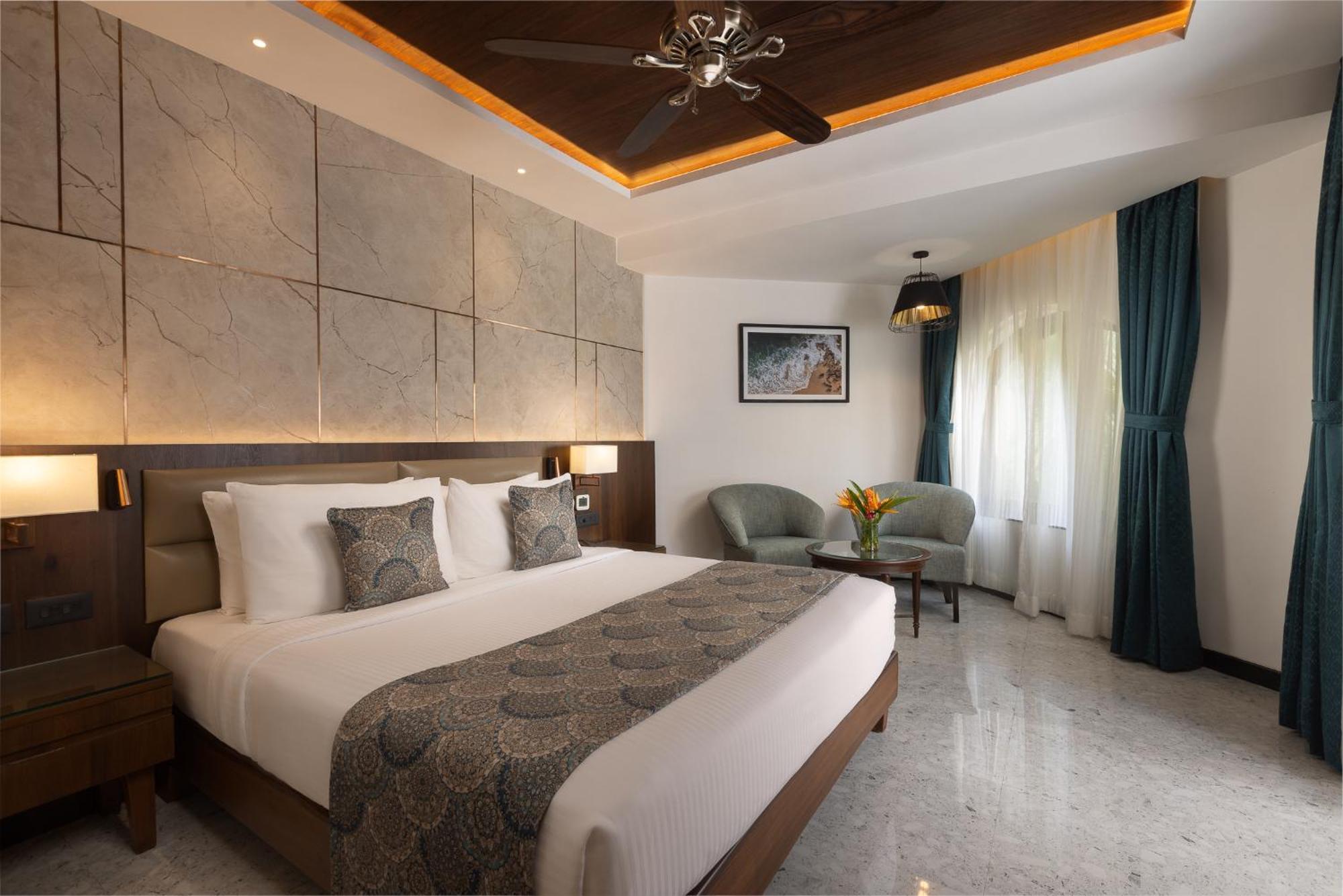 Junior Suite with Happy Hour (5-7 PM), Unlimited Tea / Coffee / Non Alcoholic Drink at Lobby BAR / Food, Beverage & Spa  Discount